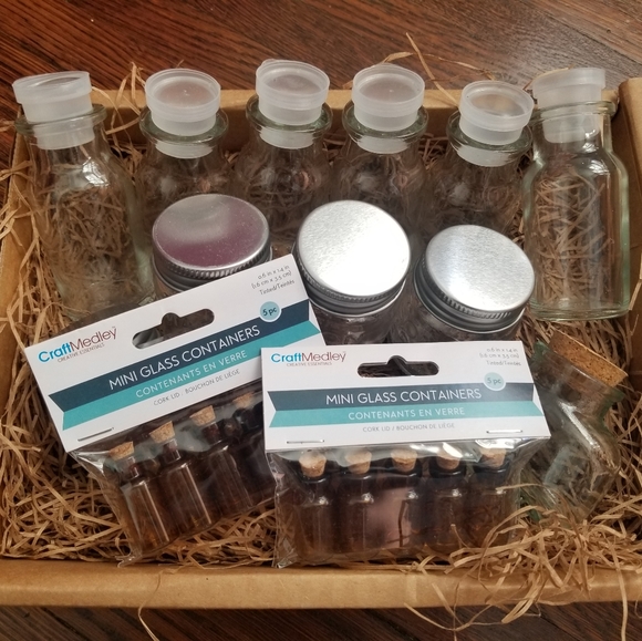 *FREE Gift* Set of small glass bottles - Picture 2 of 5